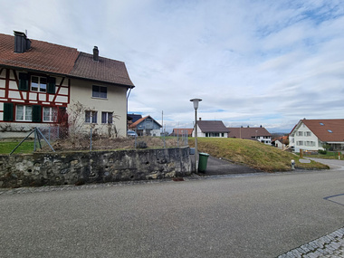 Modern terraced single-family houses and apartments